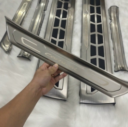 Bậc Bước Chống Trầy Cửa Korea Full Bộ 8 Thanh Carbon và Inox